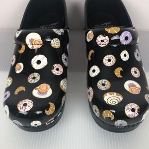 dansko donut clogs